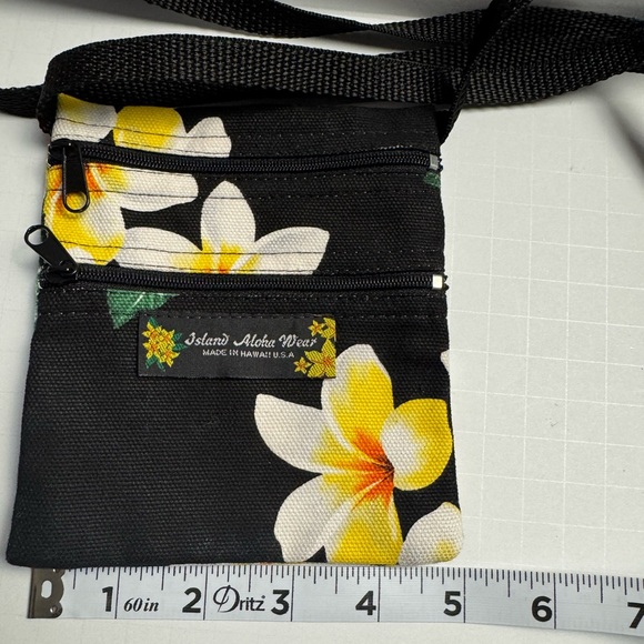 Made In Hawaii Crossbody Wallet Zipper Coin Pouch W/ two Outside Zipper Pockets - Picture 2 of 6